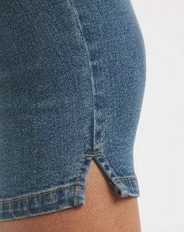 Mid Wash Stretch Denim Capri Jeans