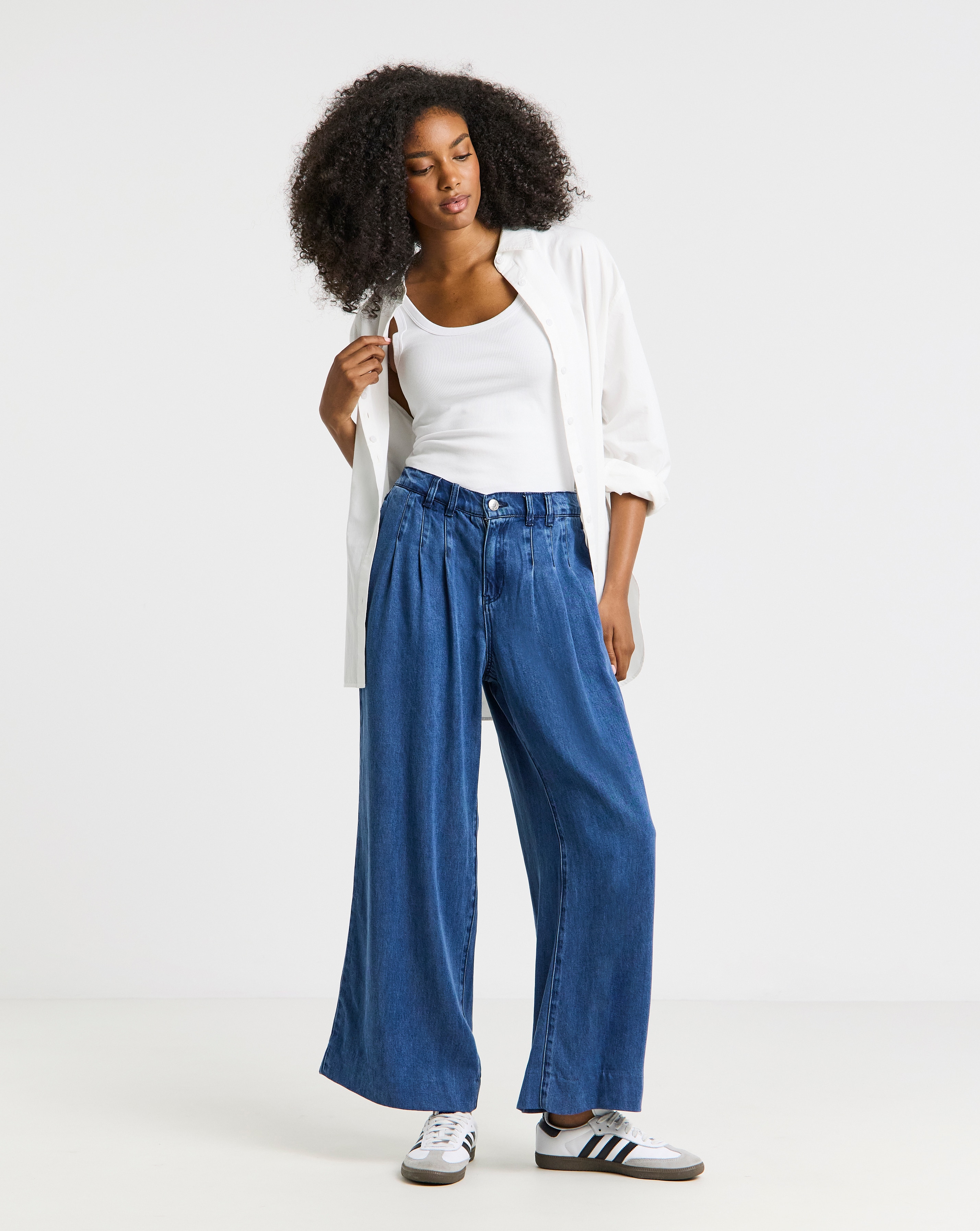 SBE Mid Blue Pleat Detail Wide Leg Jeans
