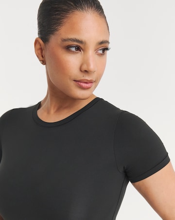 MAGISCULPT Light Control Smoothing T-Shirt Bodysuit