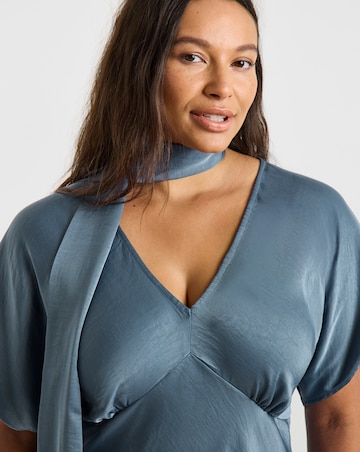 Short Sleeve Satin Scarf Detail Dress