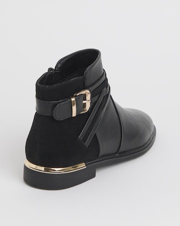 Cushion Walk Cross Strap Boot Wide E Fit