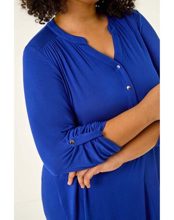 Roman Curve Buttoned Stretch Top