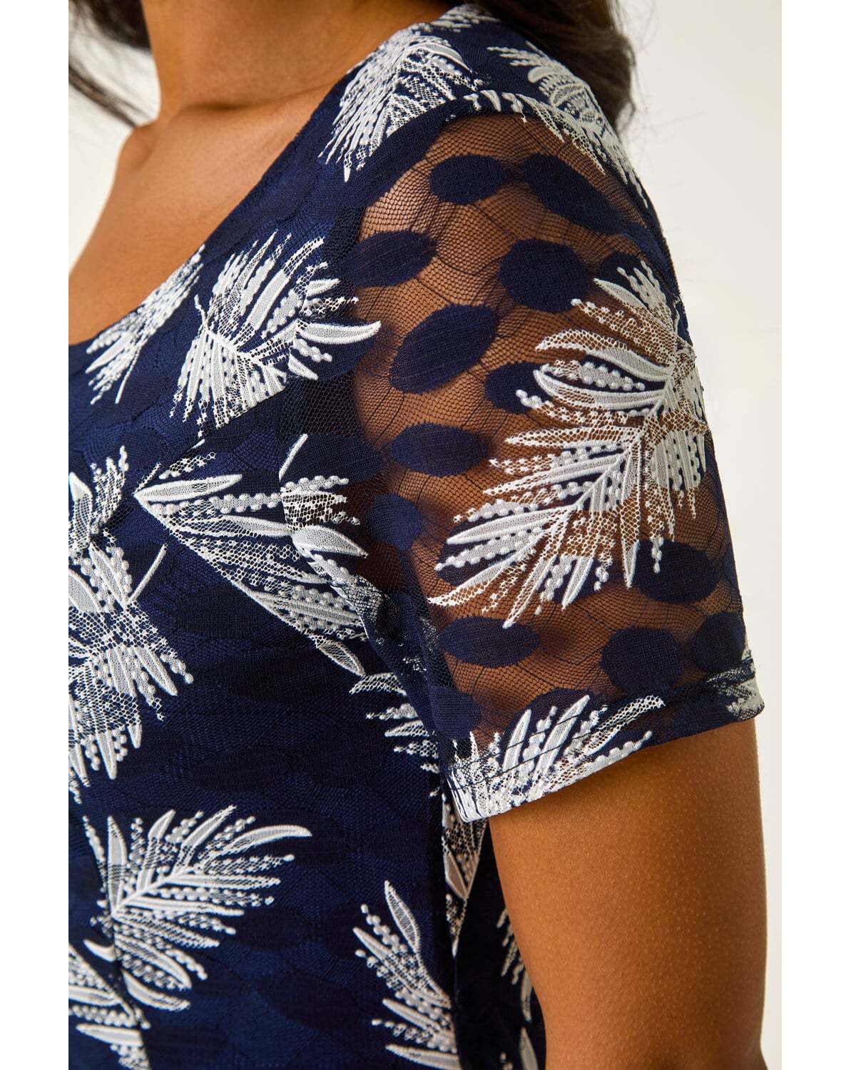 New In - Roman Leaf Print Lace Stretch Dress