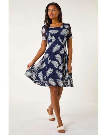 Roman Leaf Print Lace Stretch Dress