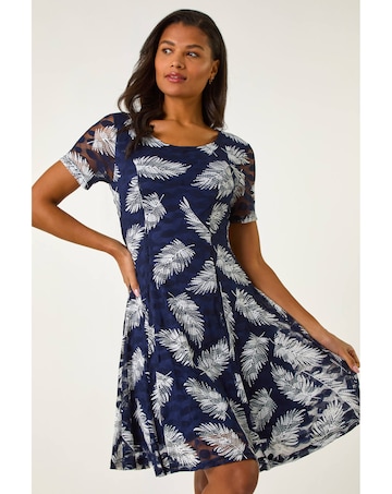 Roman Leaf Print Lace Stretch Dress