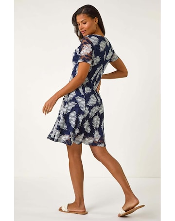 Roman Leaf Print Lace Stretch Dress