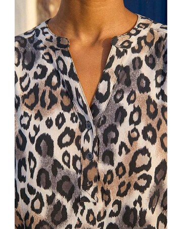 Roman Animal Print Stretch Blouse