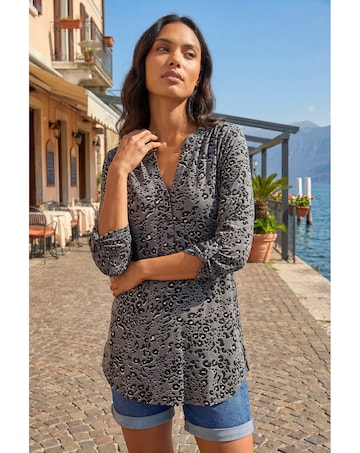 Roman Animal Print Stretch Blouse