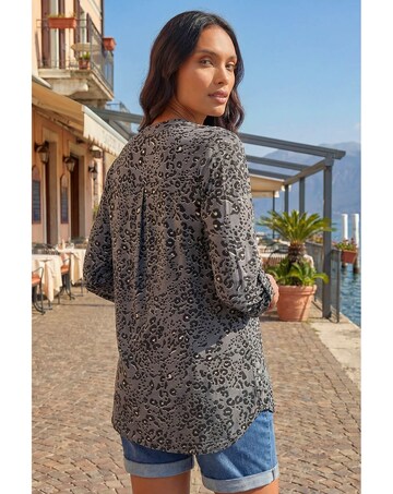 Roman Animal Print Stretch Blouse