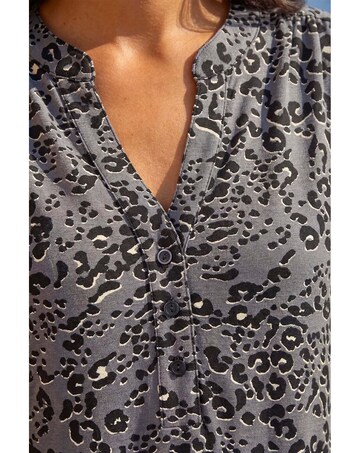 Roman Animal Print Stretch Blouse