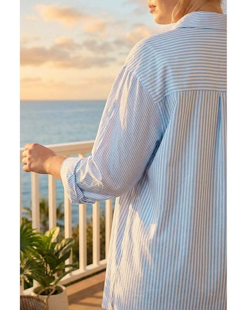 Roman Curve Contrast Stripe Blouse