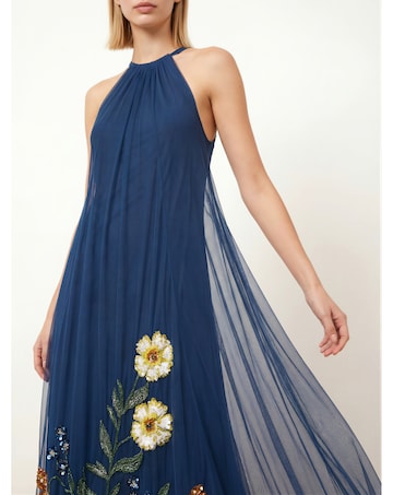 Maya Deluxe Floral Embellished Trazpeze