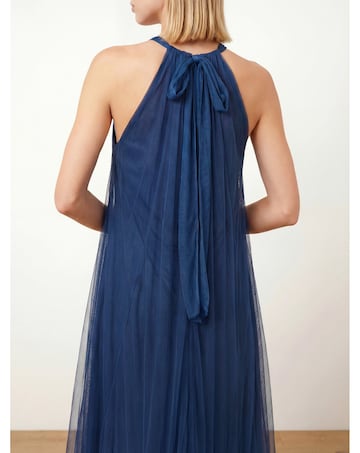 Maya Deluxe Floral Embellished Trazpeze