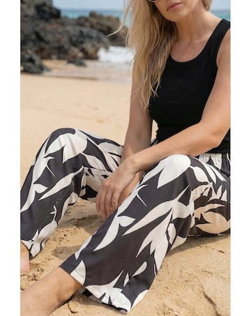 Roman Curve Leaf Print Stretch Trousers