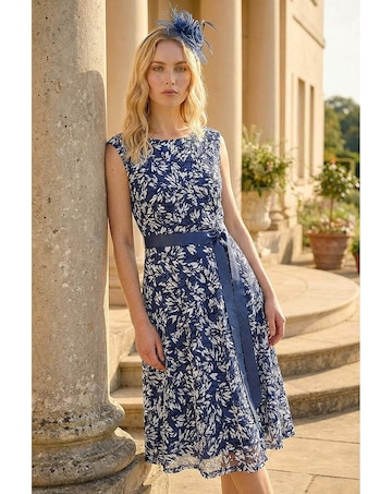 Roman Heart Print Lace Stretch Dress