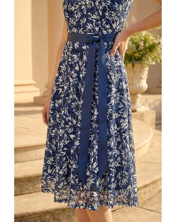 Roman Heart Print Lace Stretch Dress