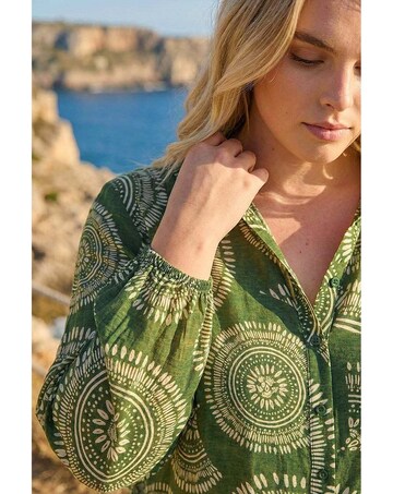 Roman Curve Abstract Print Woven Shirt