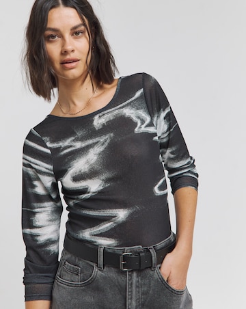 Mono Print Mesh Scoop Back Top