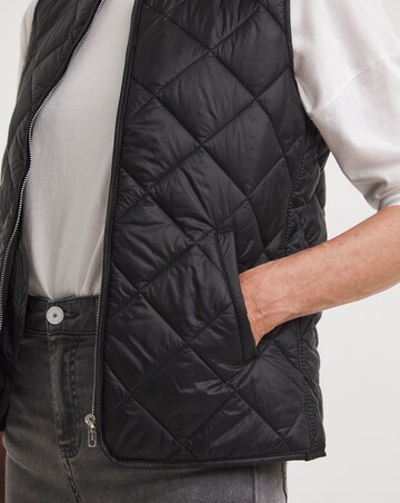 Black Short Quilted Gilet