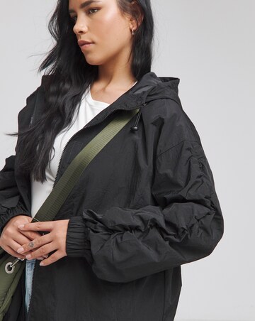 Black Dipped Hem Mac