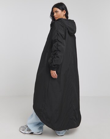 Black Dipped Hem Mac