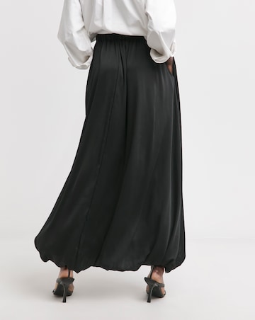 Black Textured Satin Bubble Hem Skirt