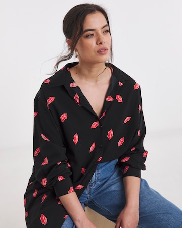 Simply Be Lips Print Relaxed Value Shirt