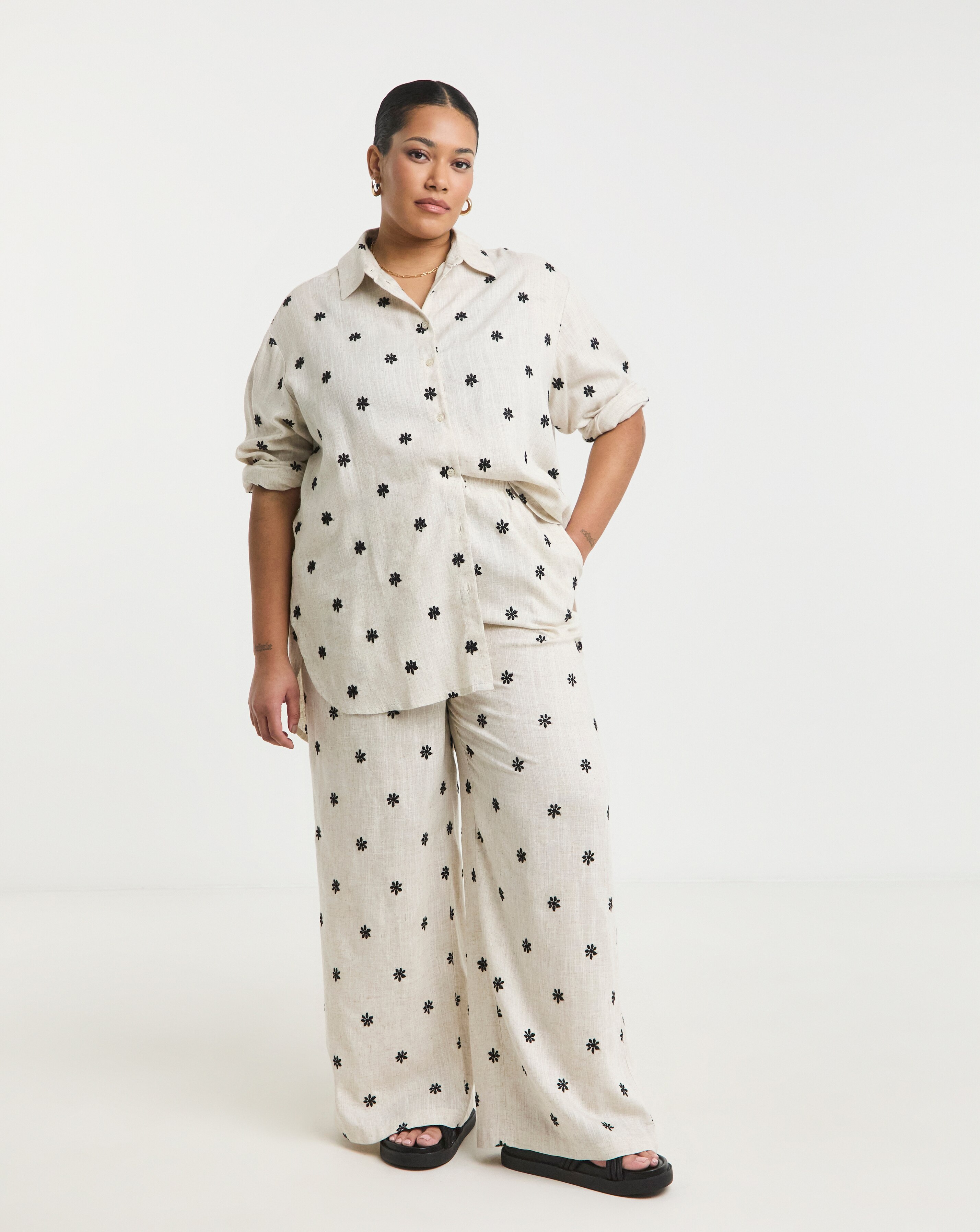 Simply Be Daisy Embroidered Linen Mix Shirt