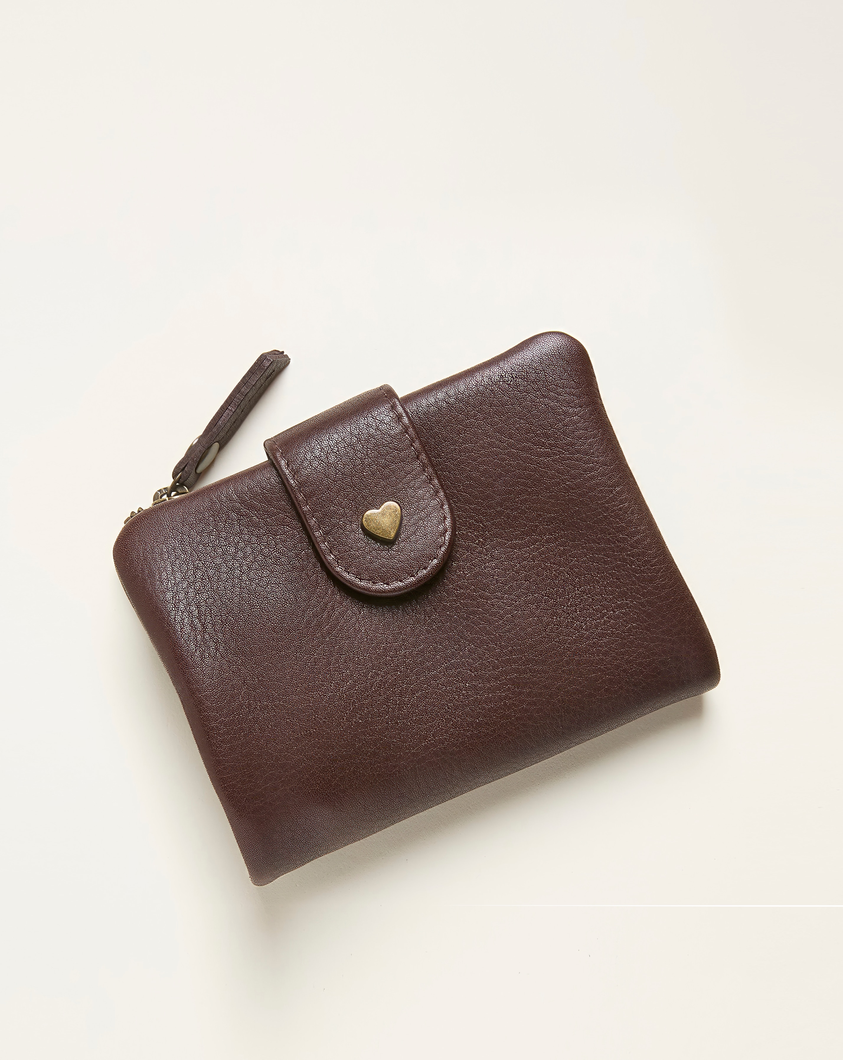 New In - Fatface Leather Heart Purse