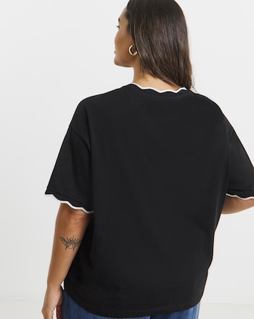 Black & White Scallop Edge T-Shirt