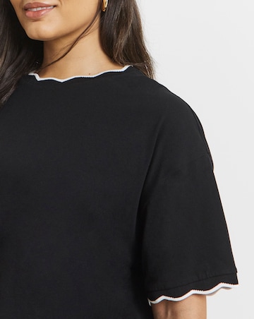 Black & White Scallop Edge T-Shirt