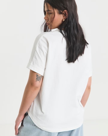 Twisted Wunder Graphic T-Shirt