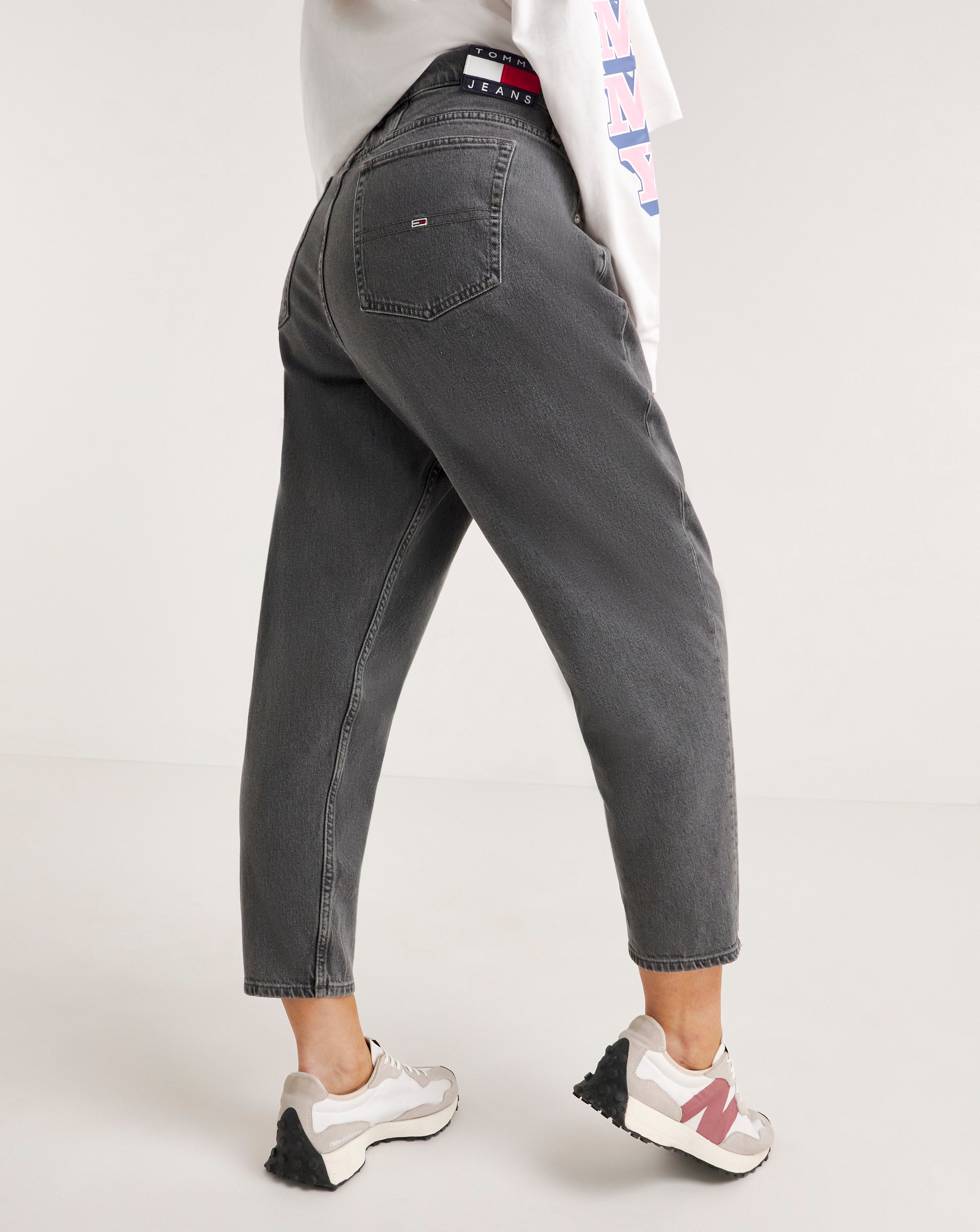 Tommy Jeans Mom