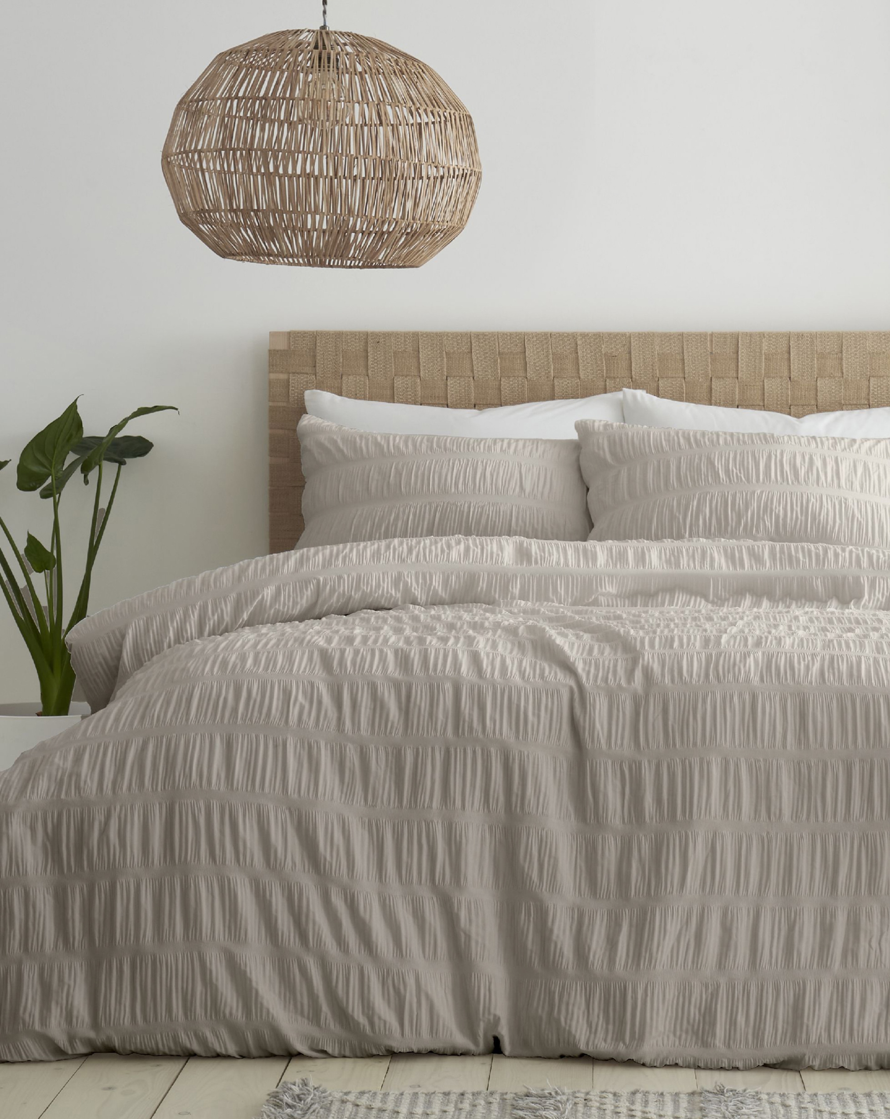 New In - Catherine Lansfield Seersucker Duvet Set
