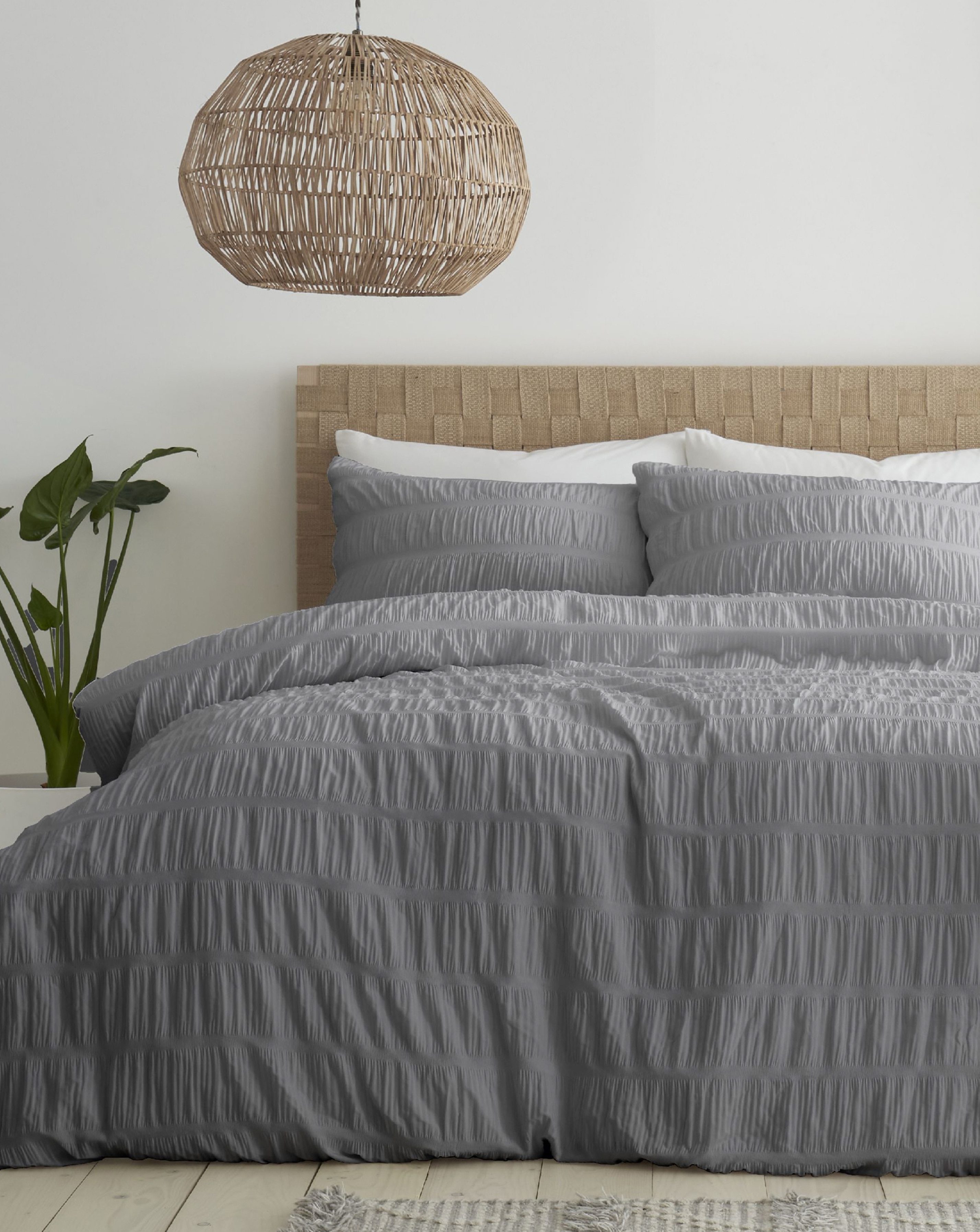New In - Catherine Lansfield Seersucker Duvet Set
