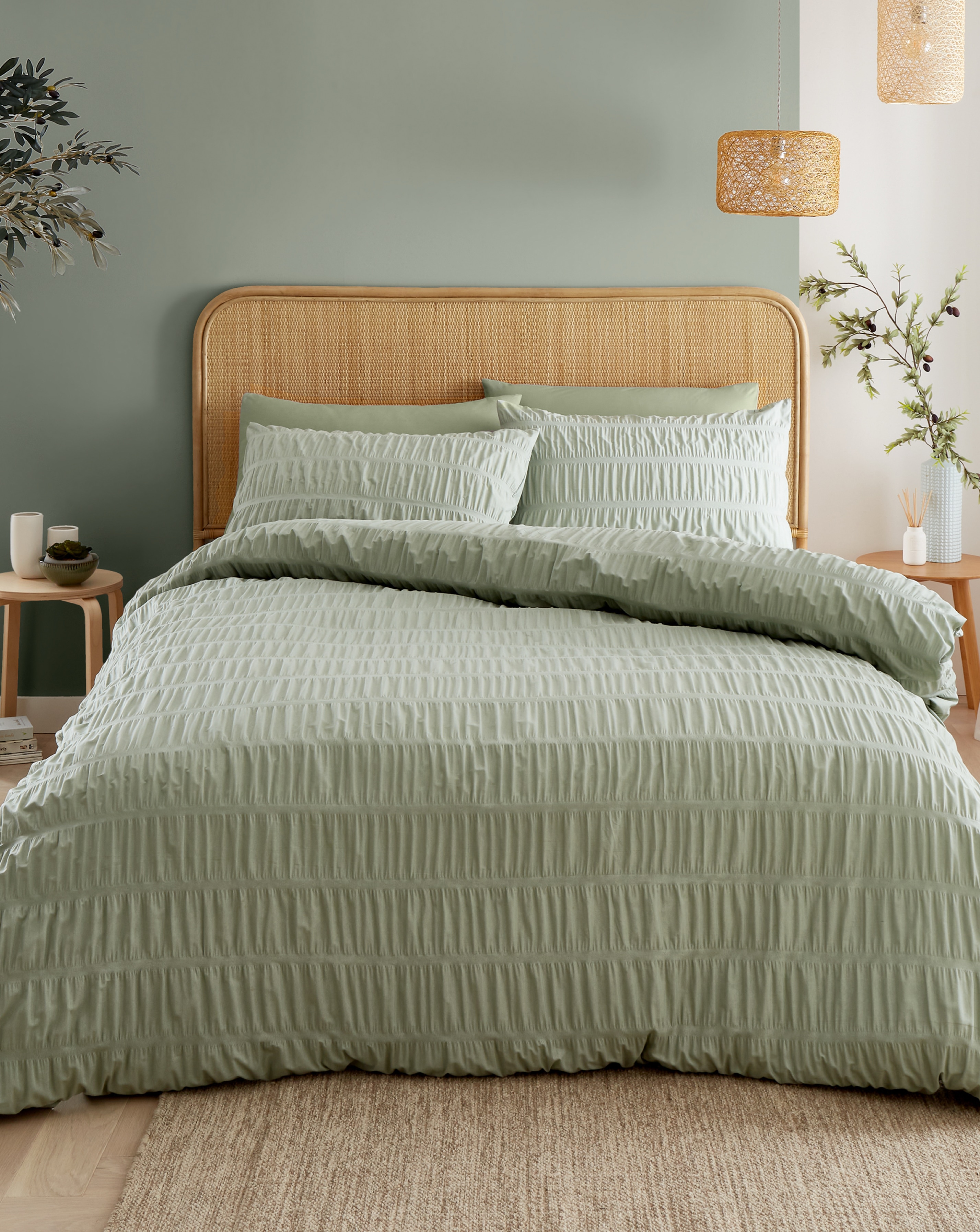 New In - Catherine Lansfield Seersucker Duvet Set