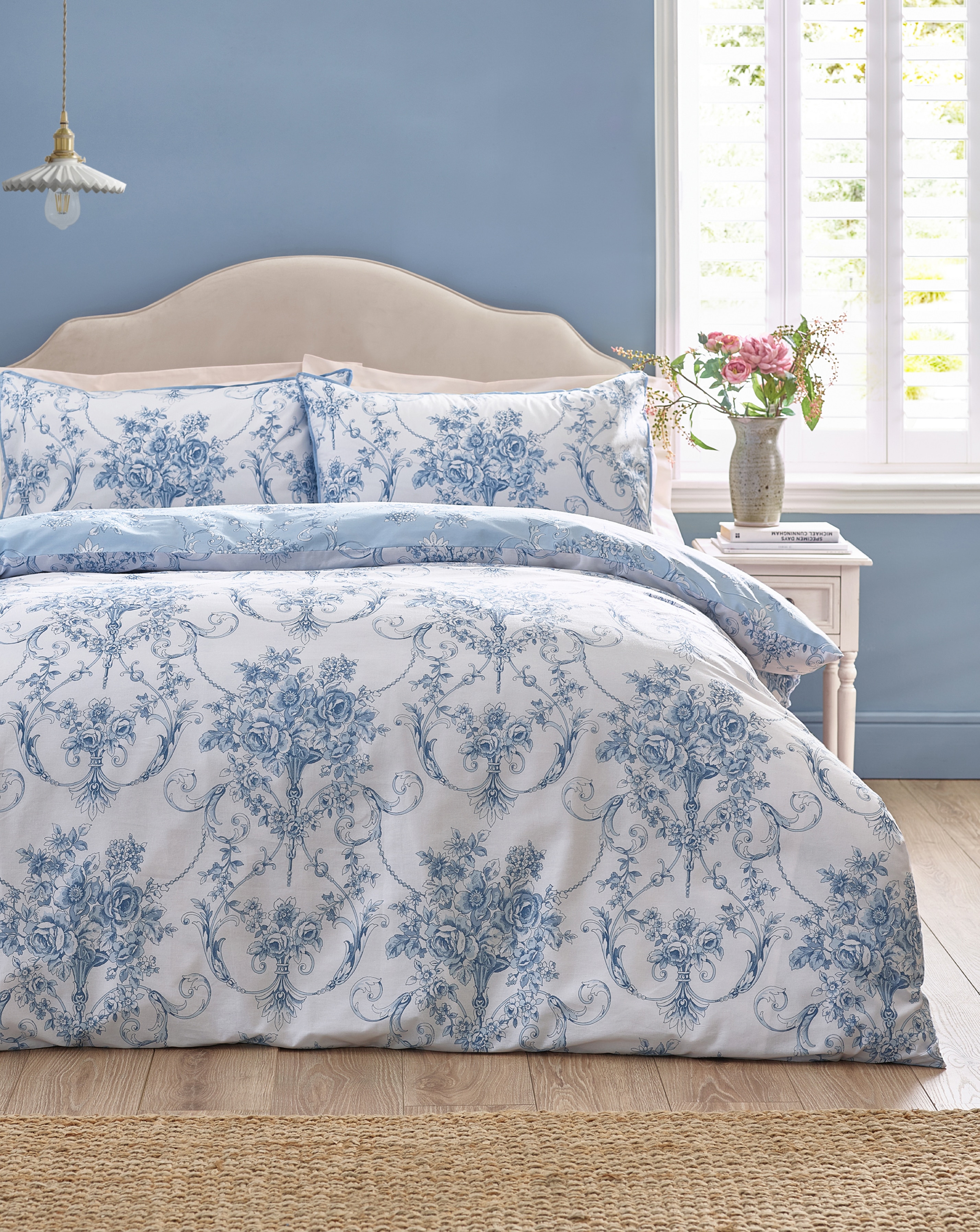 New In - Catherine Lansfield Damask Duvet Set