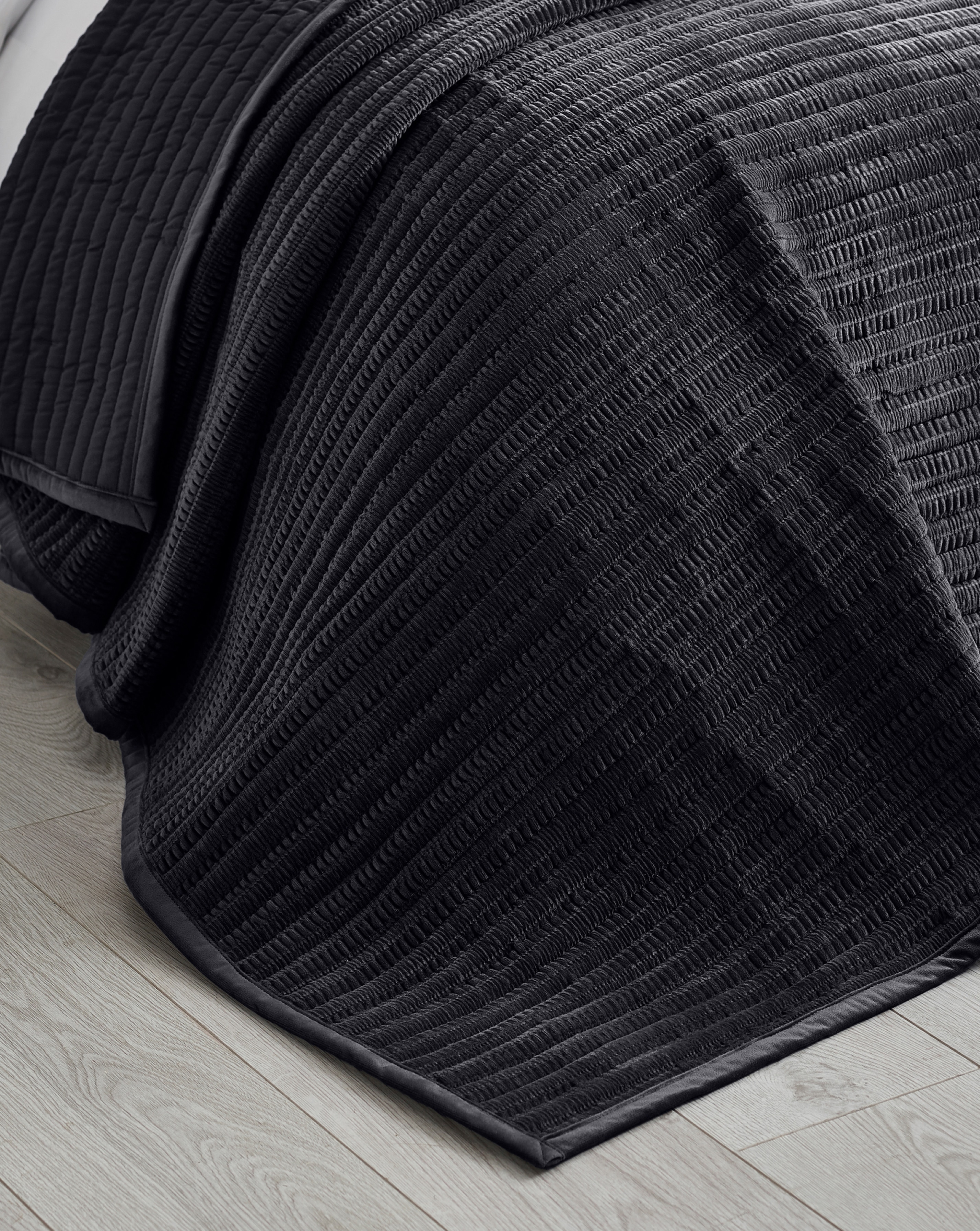 New In - Catherine Lansfield Pinsonic Bedspread