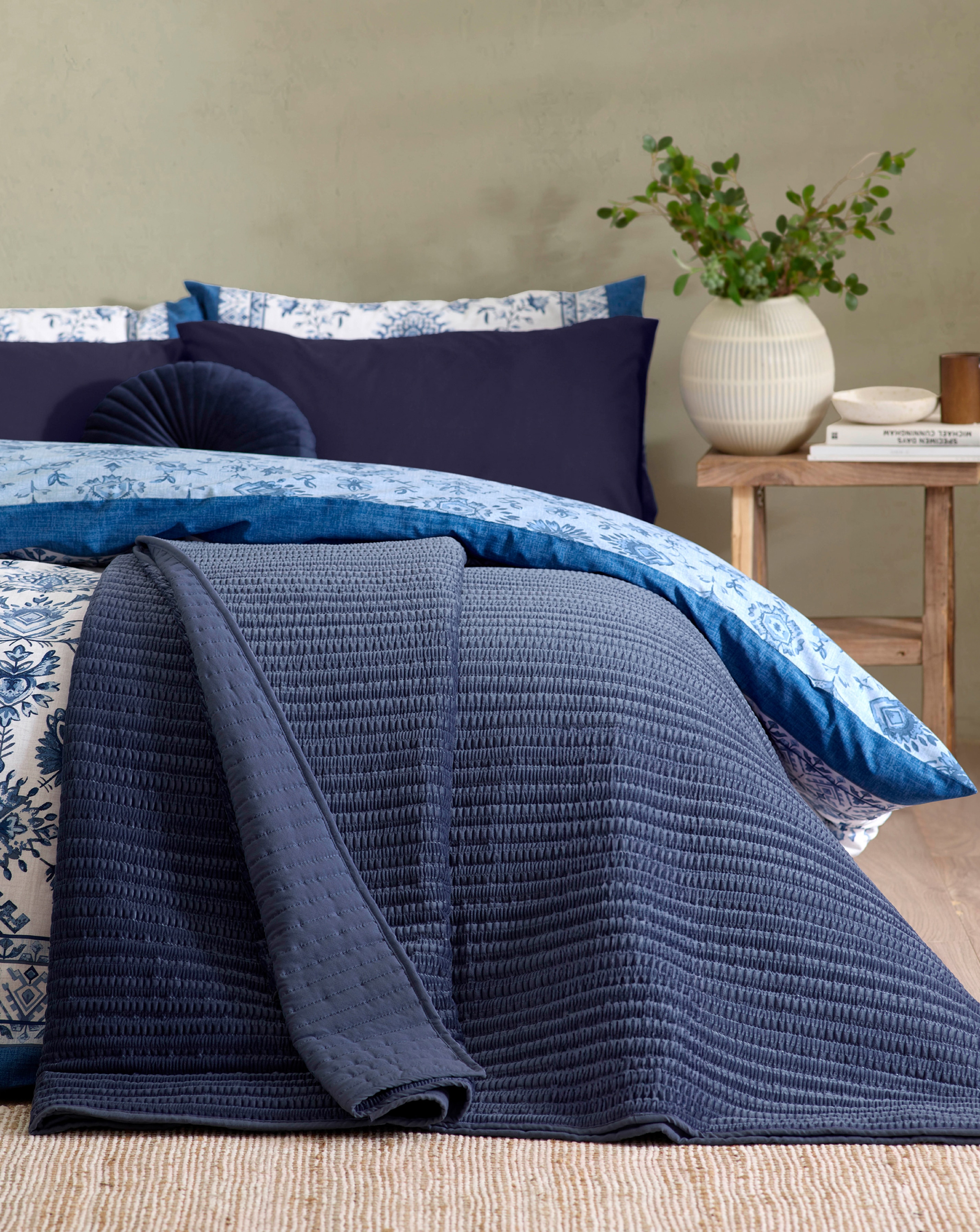 New In - Catherine Lansfield Pinsonic Bedspread