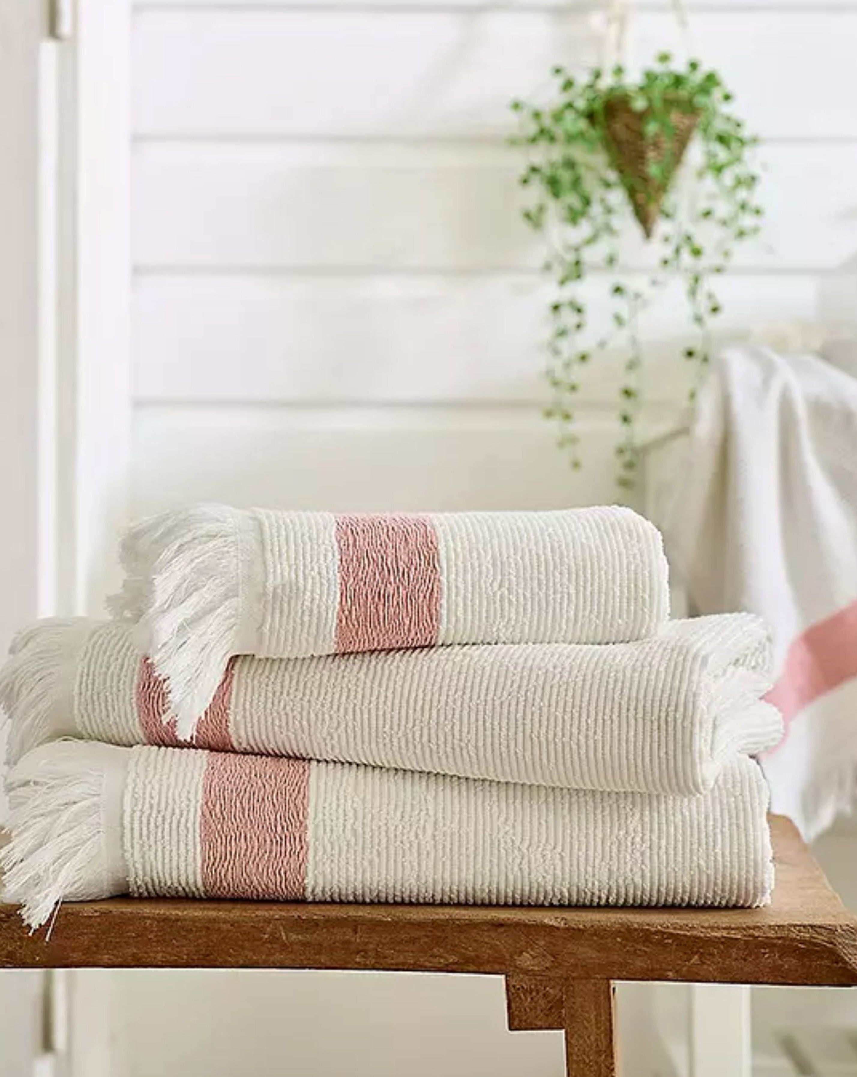 New In - Oakwood Ridge Textured Fringed Towel