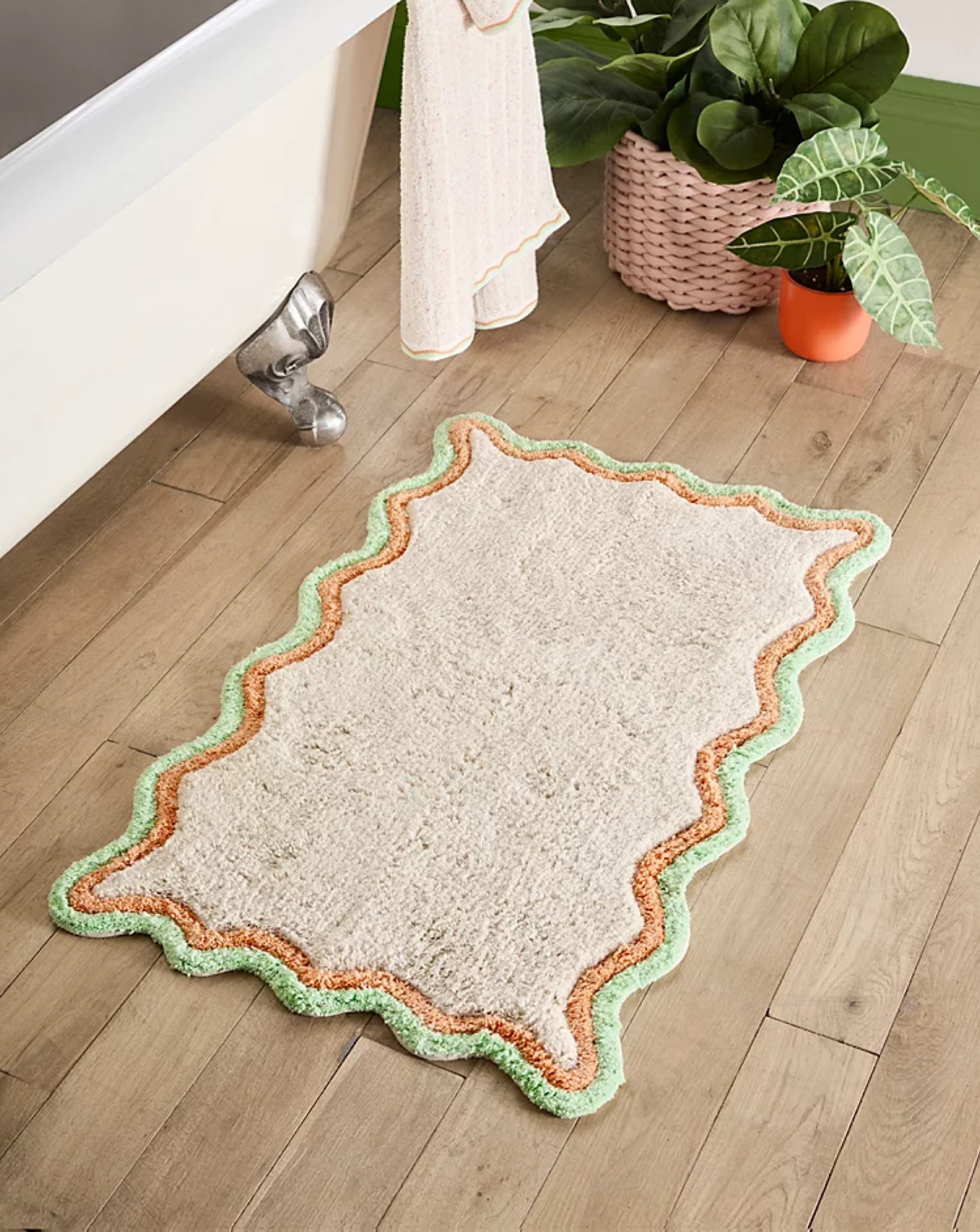 New In - Scalloped Bath Mat - Multicoloured