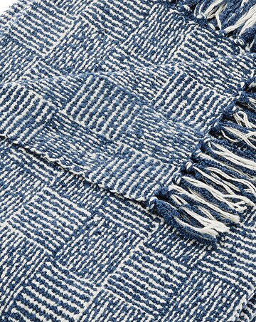 Woven Crosshatch Indoor/Outdoor Throw