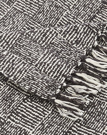 Woven Crosshatch Indoor/Outdoor Throw