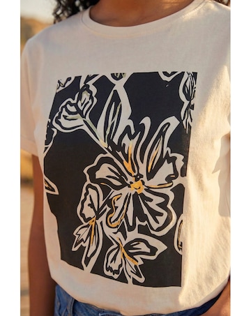 Roman Floral Graphic T-shirt