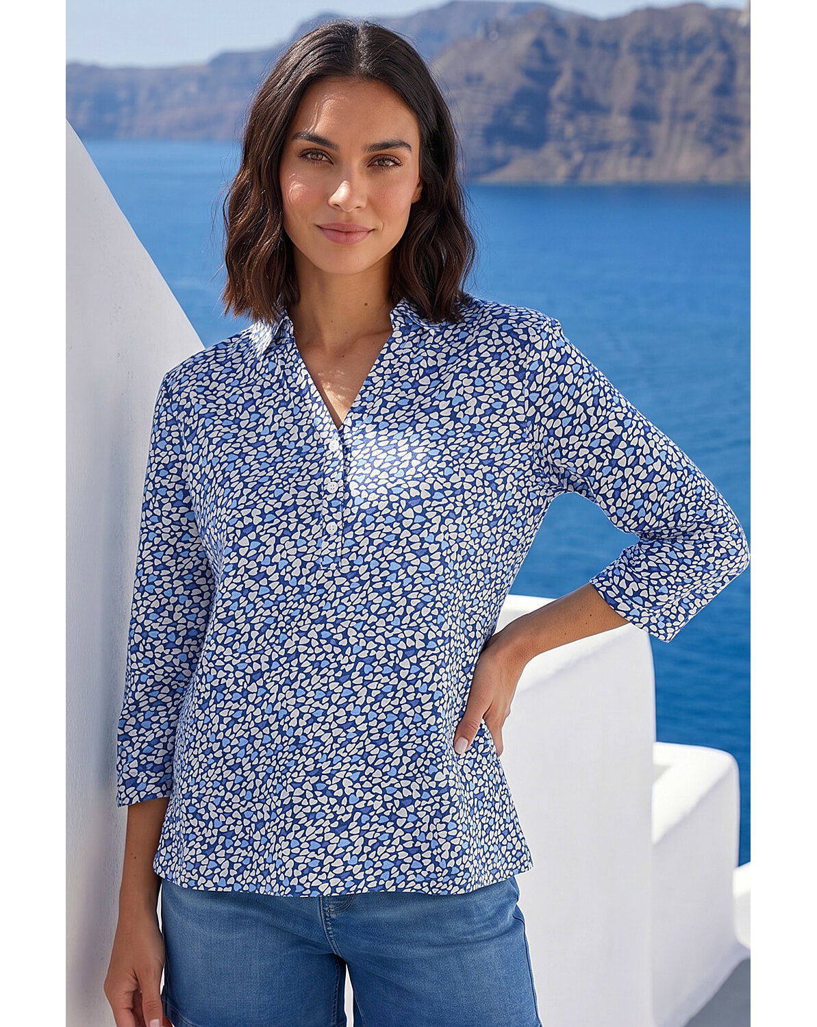 New In - Roman Heart Print Collared Top