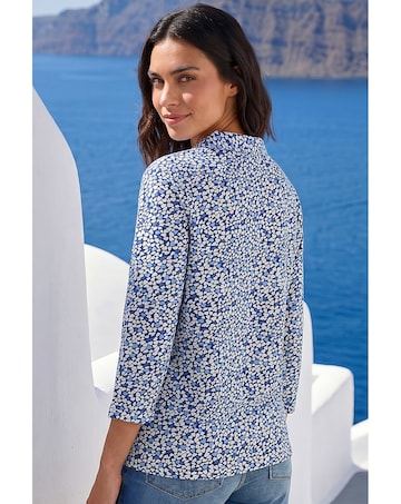 Roman Heart Print Collared Top