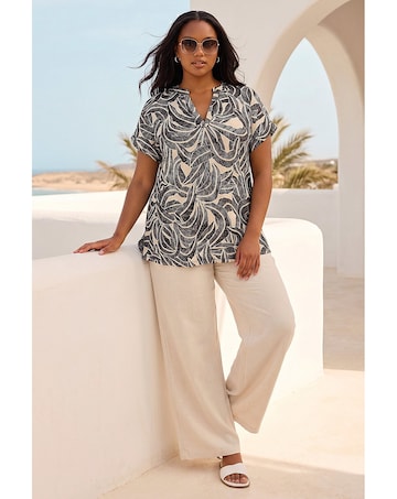 Roman Curve Textured Print Stretch Top