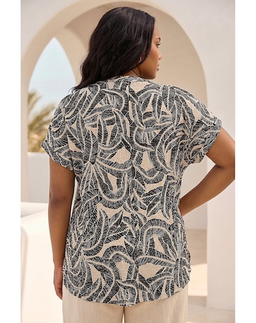 Roman Curve Textured Print Stretch Top