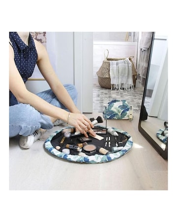 The Flat Lay Co. Drawstring Makeup Bag - Tropical Leaves