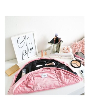 The Flat Lay Co. Drawstring Makeup Bag - Pink Velvet